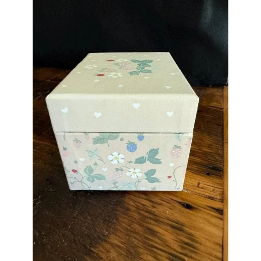 Vintage Hallmark Cardboard Recipe Box, Floral and Strawberries Print 1987